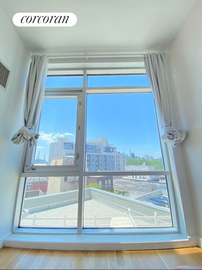 Building Photo - 11-24-24 31st Ave