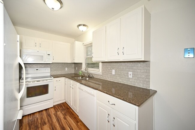 Building Photo - Cute 3-bedroom, 1 bath home with basement!