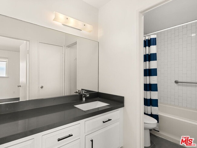 Building Photo - 1472 S Camino Real