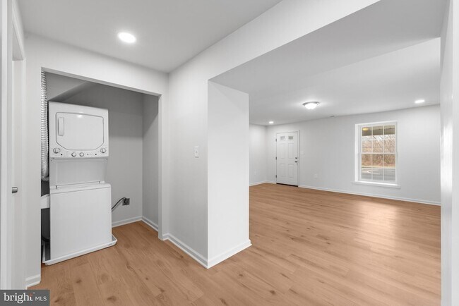 Building Photo - 2210 New Falls Rd