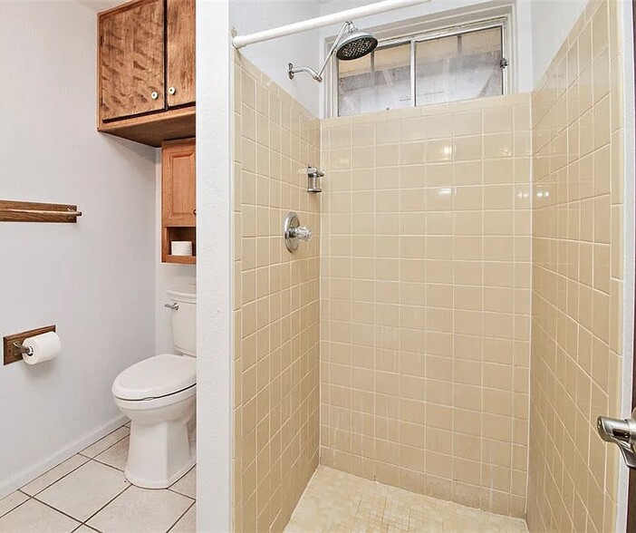 Building Photo - 5890 Del Paz Dr