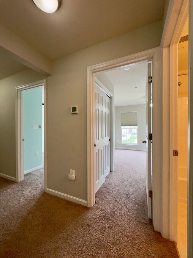 Building Photo - 170 Mohegan Dr