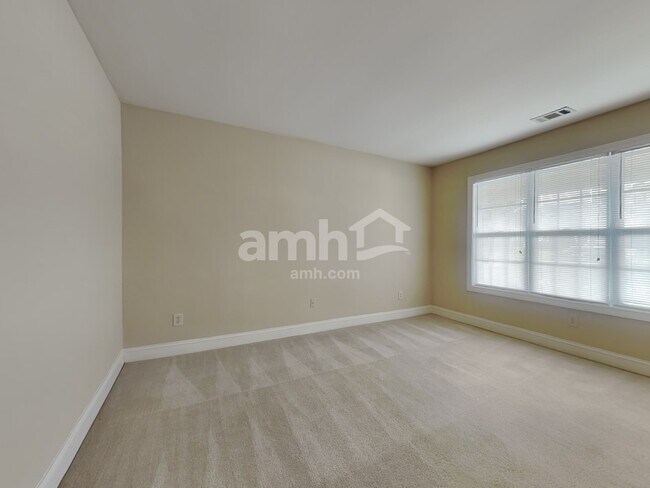 Building Photo - 2116 Benchmark Dr SW