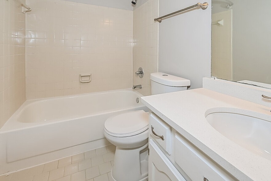 Building Photo - 822 White Pine Dr