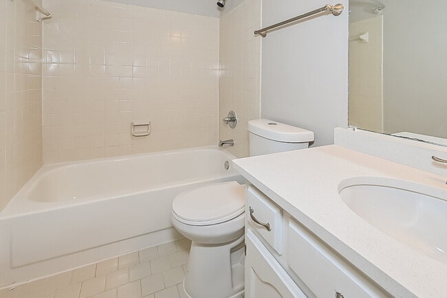 Building Photo - 822 White Pine Dr