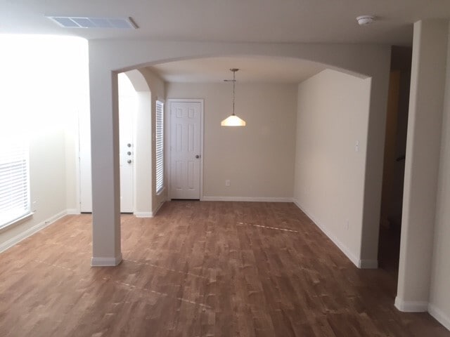 Building Photo - 704 South Ella Creek Drive