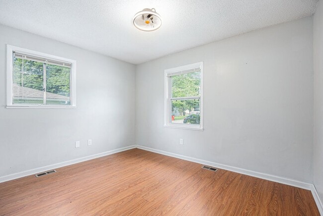 Building Photo - **$0 Application Fee for August!!** Beauti...