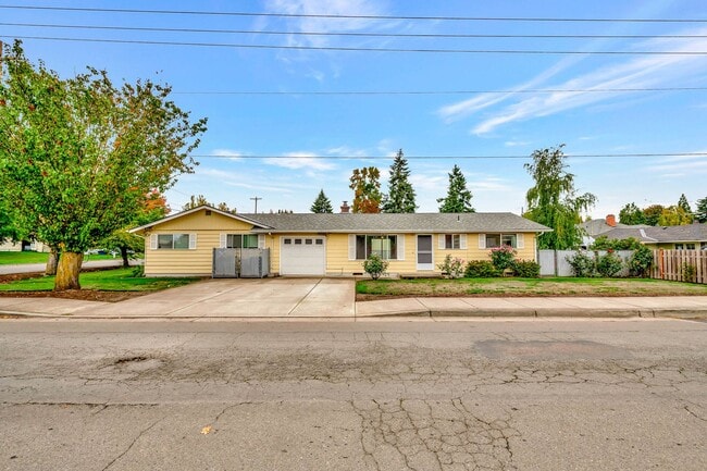Building Photo - Savage / Ellis Duplex