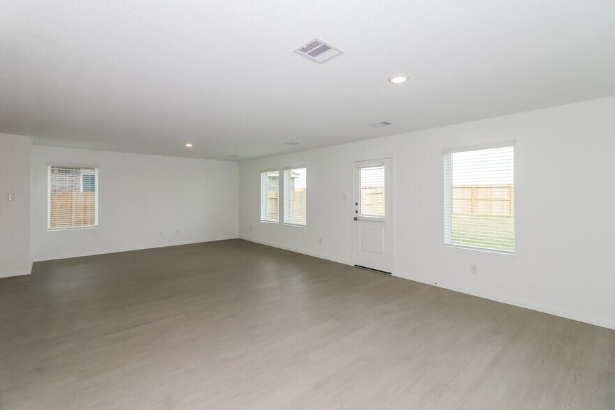 Building Photo - 16730 Old Wagon Wy