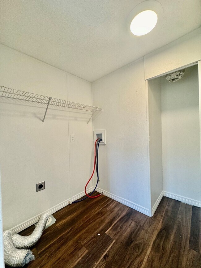 Building Photo - 1007 Spooner St