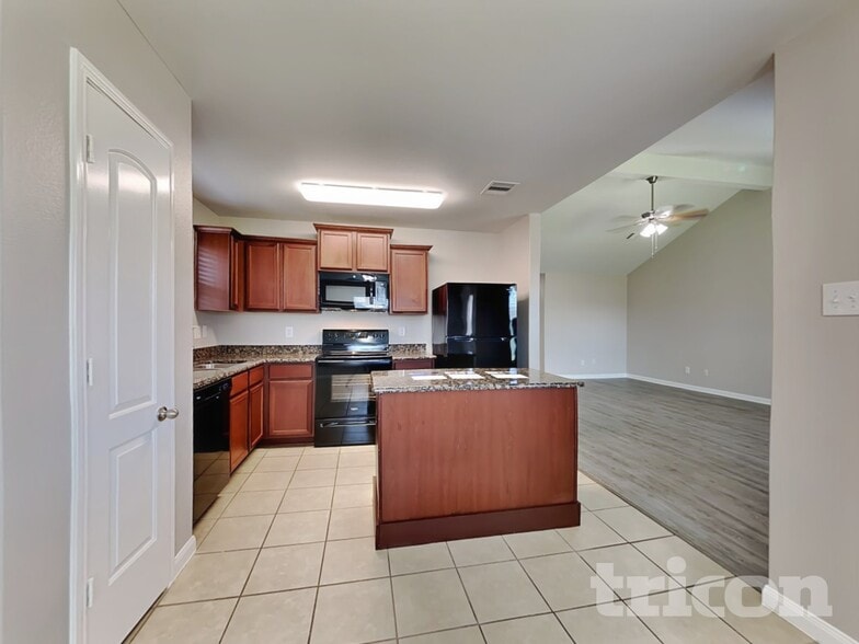 Building Photo - 329 Shoshone Ridge Dr