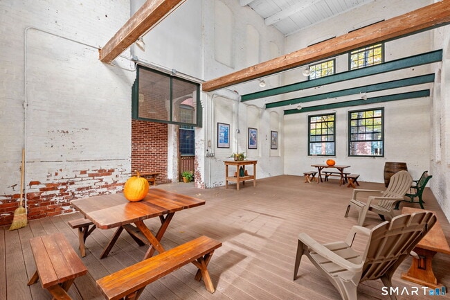 Building Photo - 25 Grand St