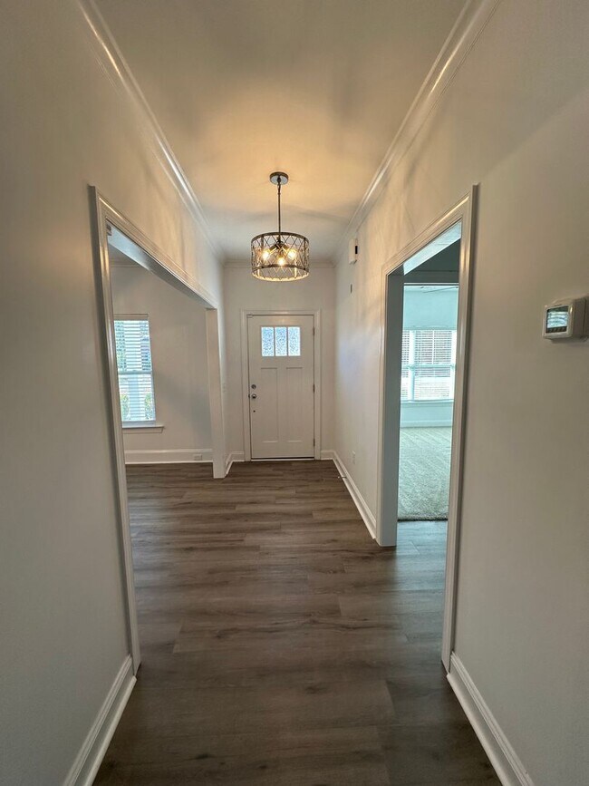 Building Photo - Beautiful 5 bed/3 bath home in Blandford Crossing