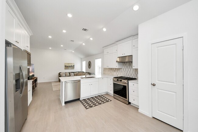 Building Photo - 2406 Aquamarine Ln