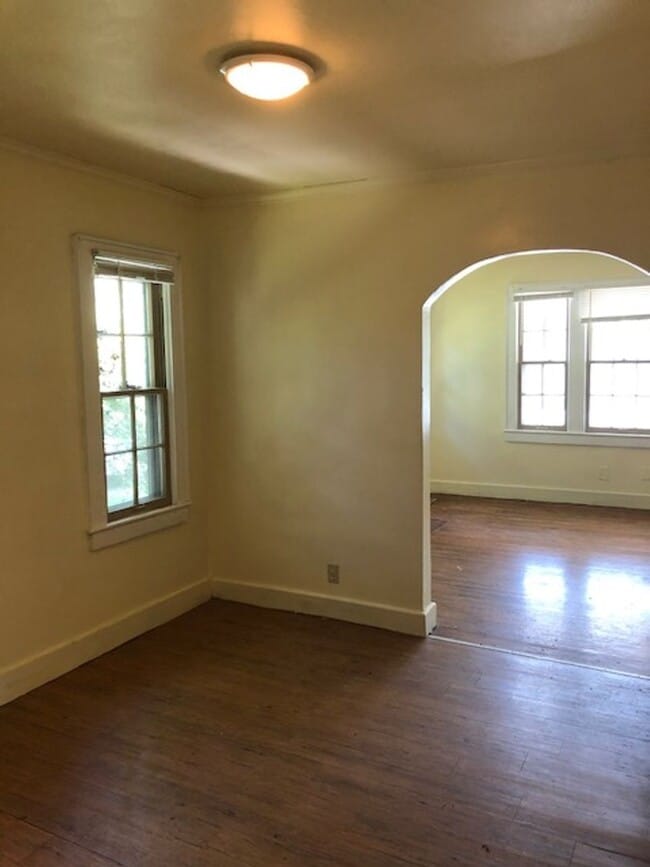 Building Photo - Charming 4 Bed/ 2 Bath Home in Madison, Available Now