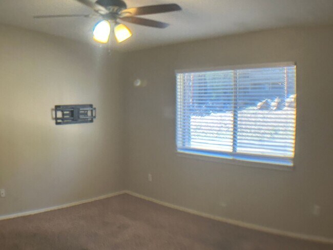 Building Photo - Great studio condo in the Arbors!