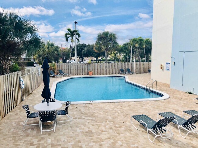 Building Photo - 13155 Ixora Ct