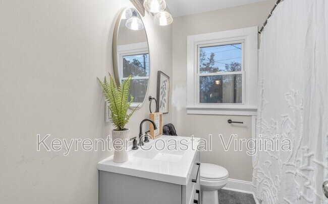 Building Photo - 509 Ryland St