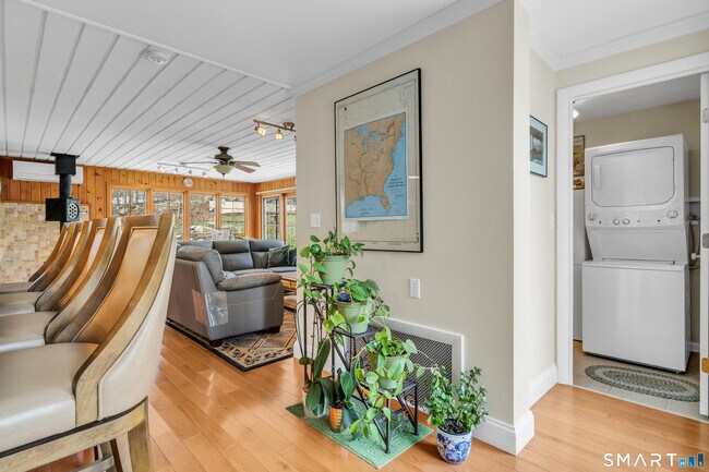 Building Photo - 51 W Lake Ave