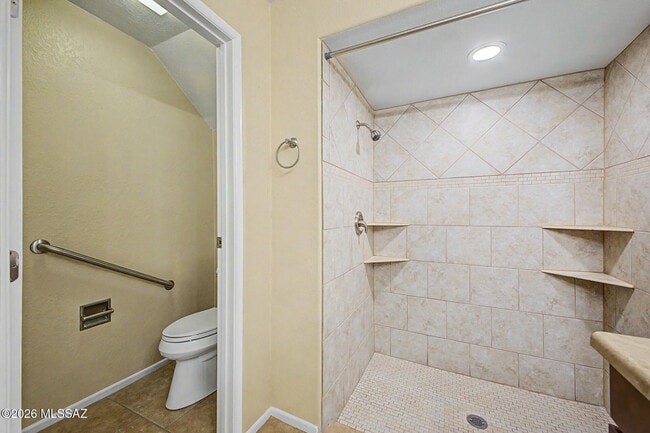 Building Photo - 5250 Woodspring Dr