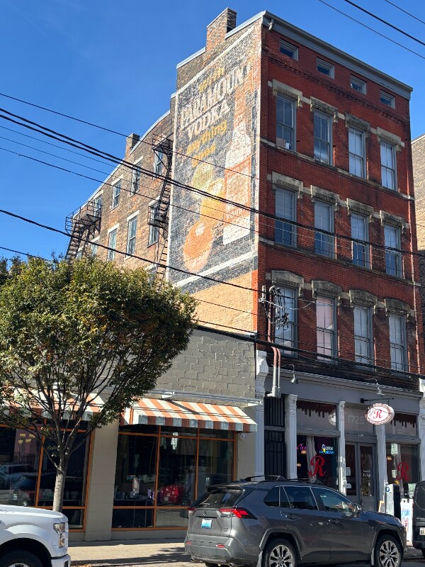 Building Photo - 1725 Elm St