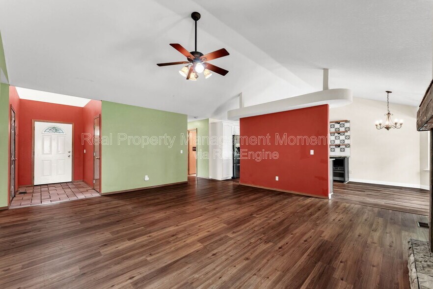 Building Photo - 1111 W Poplar St