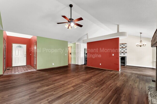 Building Photo - 1111 W Poplar St