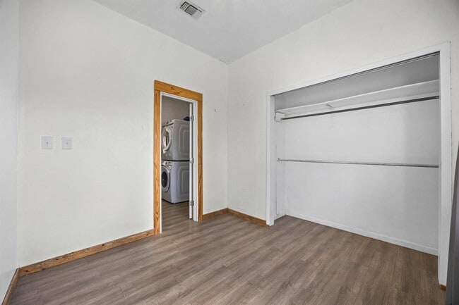 Building Photo - 1418 Kingshill Dr