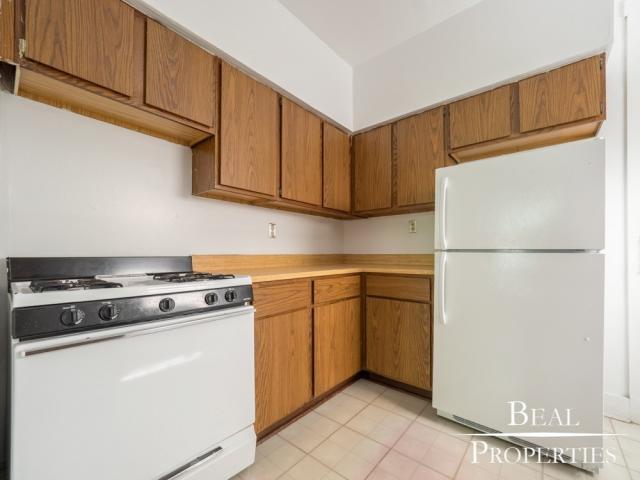 Building Photo - 2 bedroom in CHICAGO IL 60657