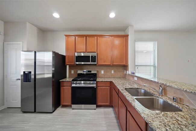 Building Photo - 2719 Skyview Long Dr