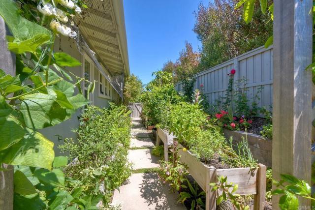 Building Photo - 888 Channel Island Dr