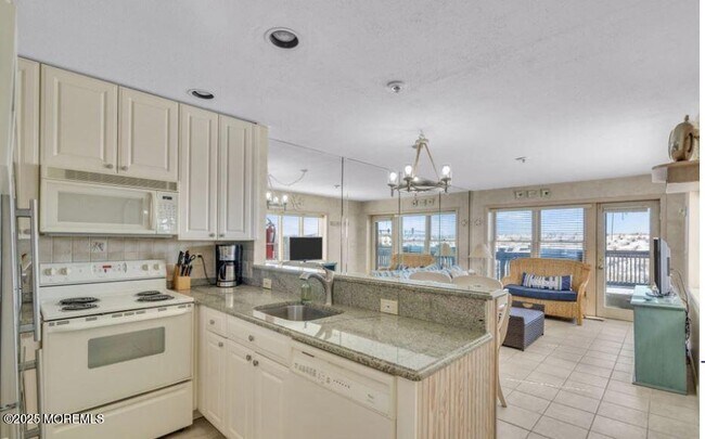 Building Photo - 2108 S Ocean Ave