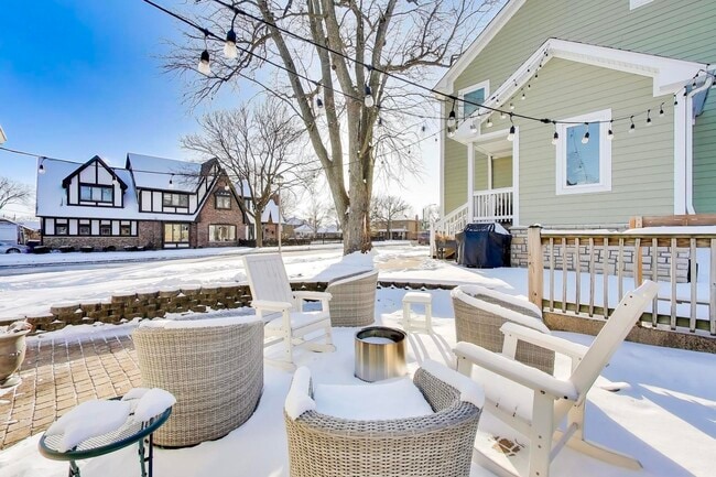 Building Photo - 229 N Myrtle Ave