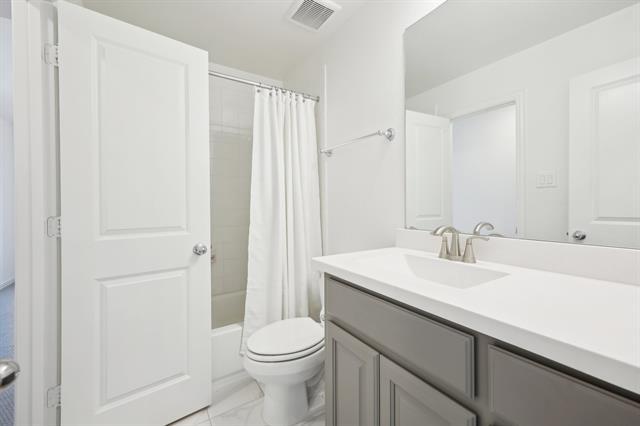 Building Photo - 4101 Hawthorn Dr