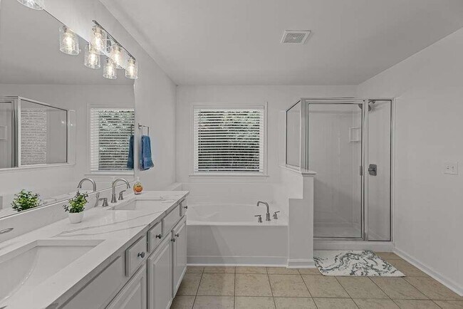 Building Photo - 3206 Montauk Hill Dr