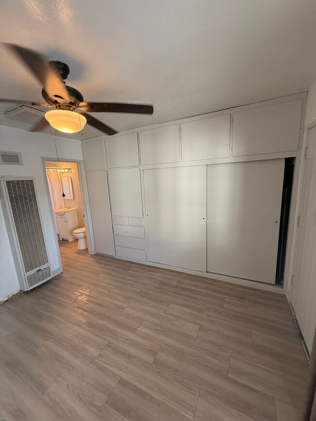Building Photo - Studio Apartment in North Hanford