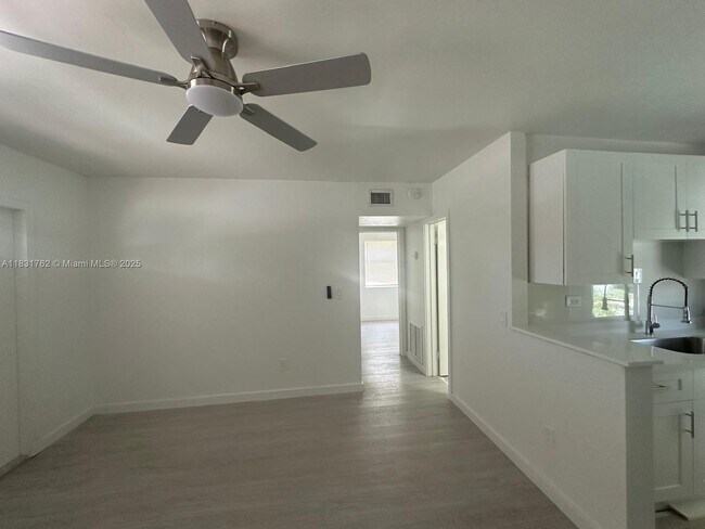 Building Photo - 1754 NE 48th Ct