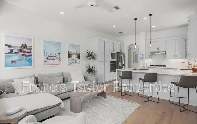 Building Photo - 1042 Alexandra Ln