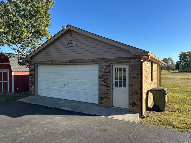 Building Photo - FOR LEASE - 4 Bed, 4 Bath, 5000sqft, 1.5 a...