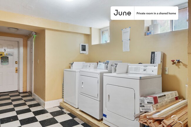 Building Photo - Room in Shared 3 bed/1 bath home