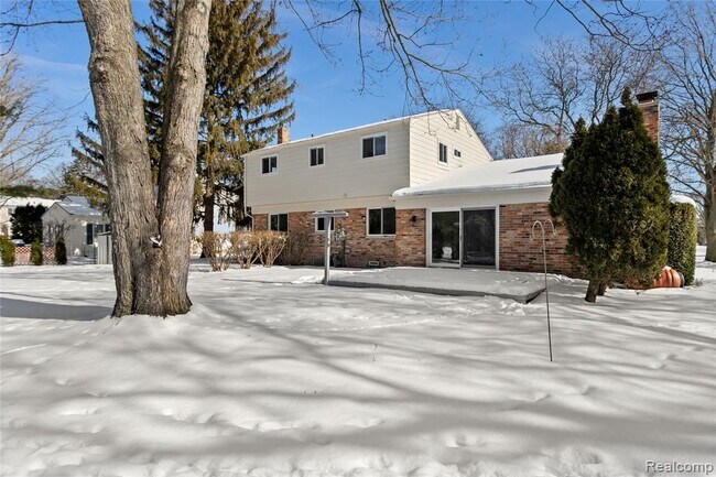 Building Photo - 3715 Ledge Dr