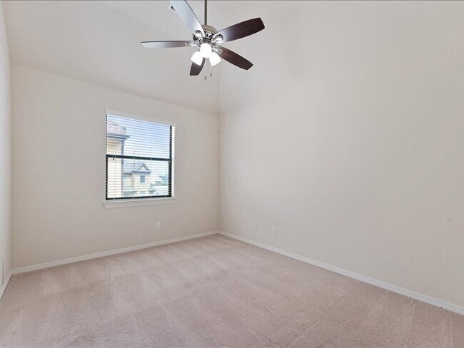 Building Photo - 5502 Lunia Ln