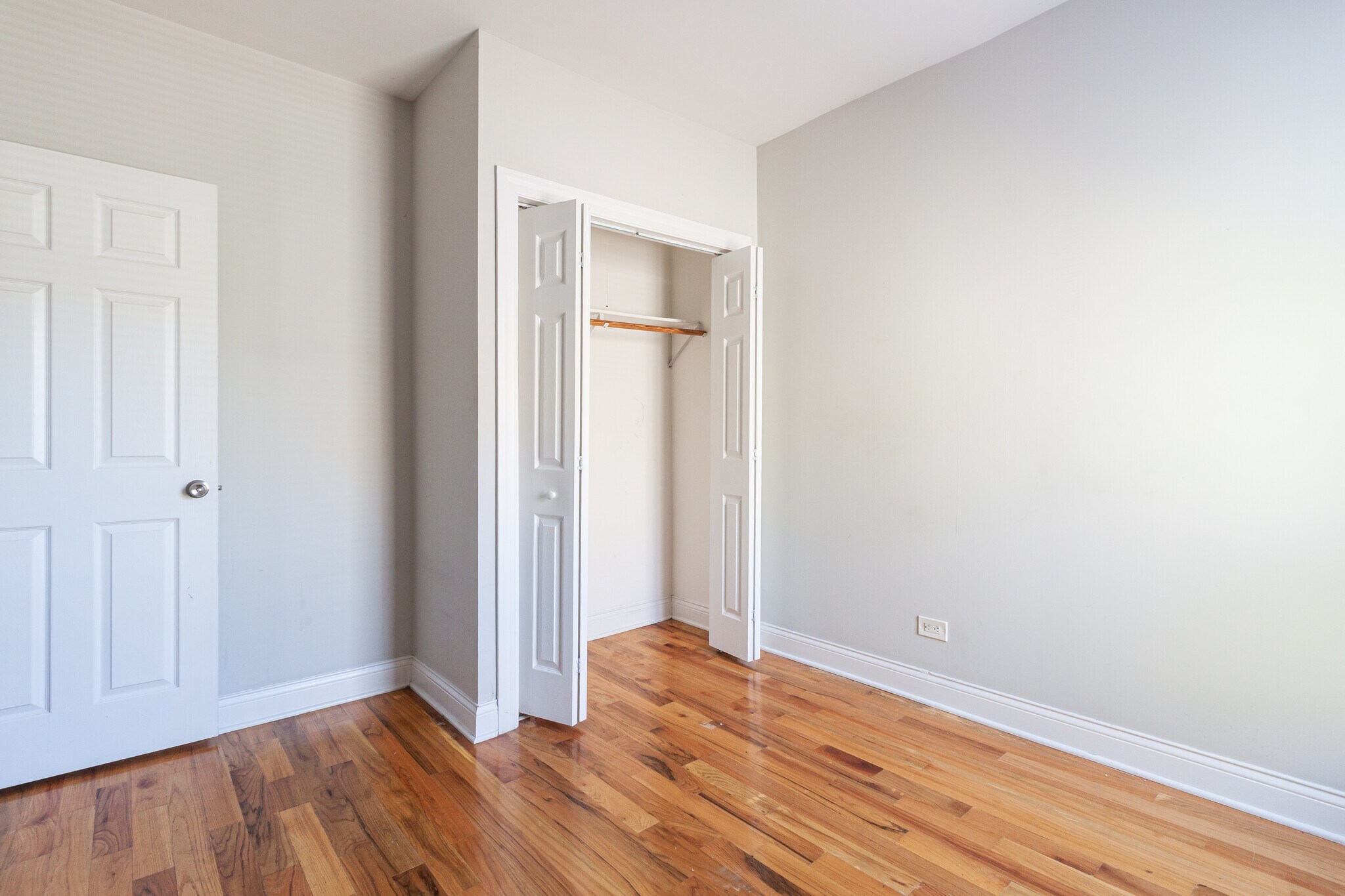 Building Photo - 626 W Cornelia Ave