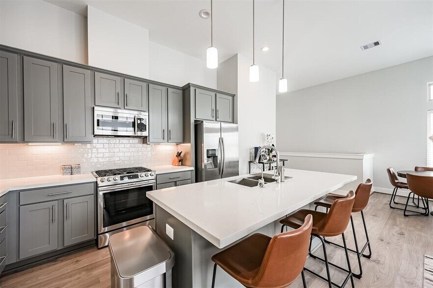 Building Photo - 5209 Allen St