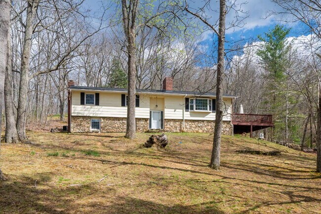 Building Photo - Fairview Retreat | 3BR/3BA with Finished Basement, 2-Car Garage & Private Yard — 17 Min to Asheville