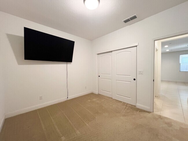 Building Photo - Spacious 4 Bd 3 Bath Home in Elk Grove