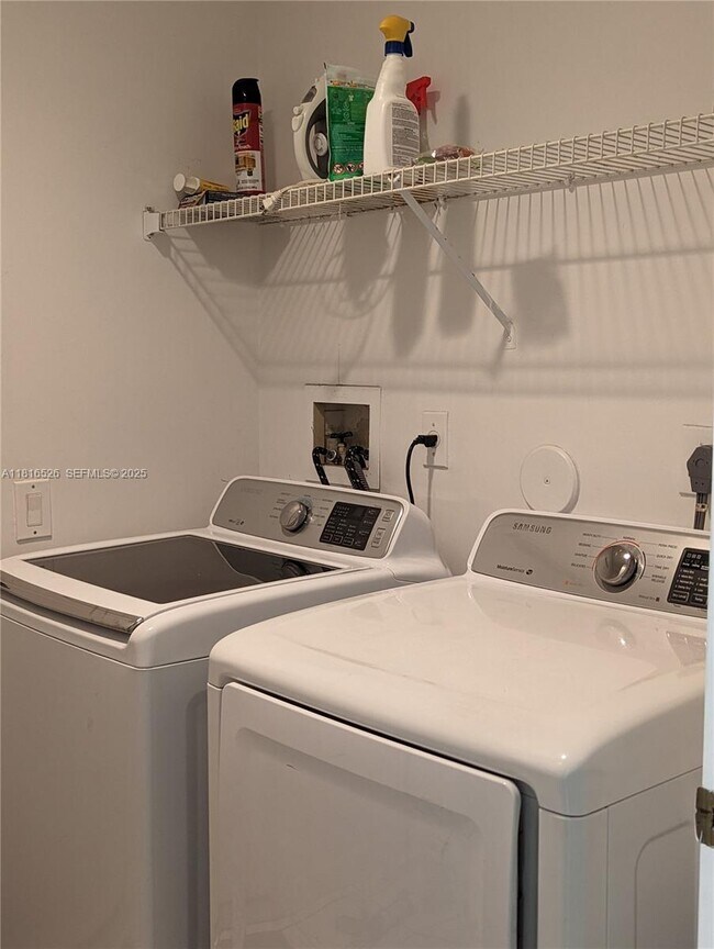 Building Photo - 876 Sand Creek Cir