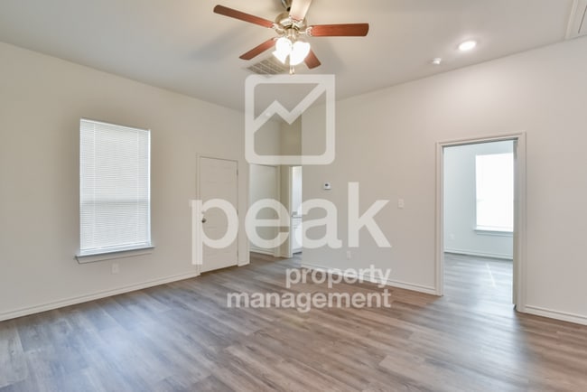 Building Photo - $1750! 3Bed/2Bath in Fort Worth! Get your ...