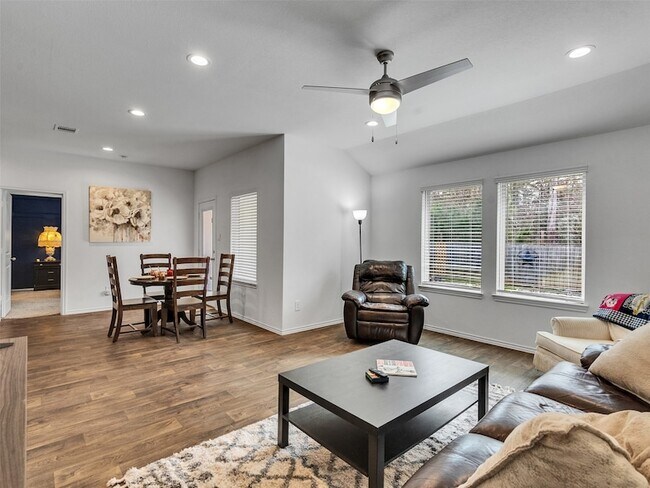 Building Photo - 2521 Honey Nest Ln