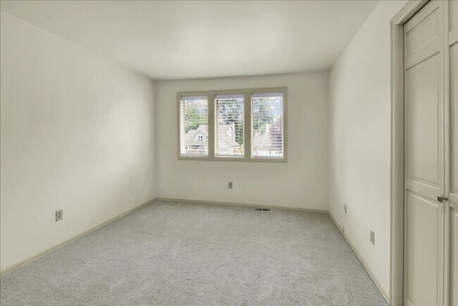Building Photo - 4Bd/2.5Ba Mill Creek House
